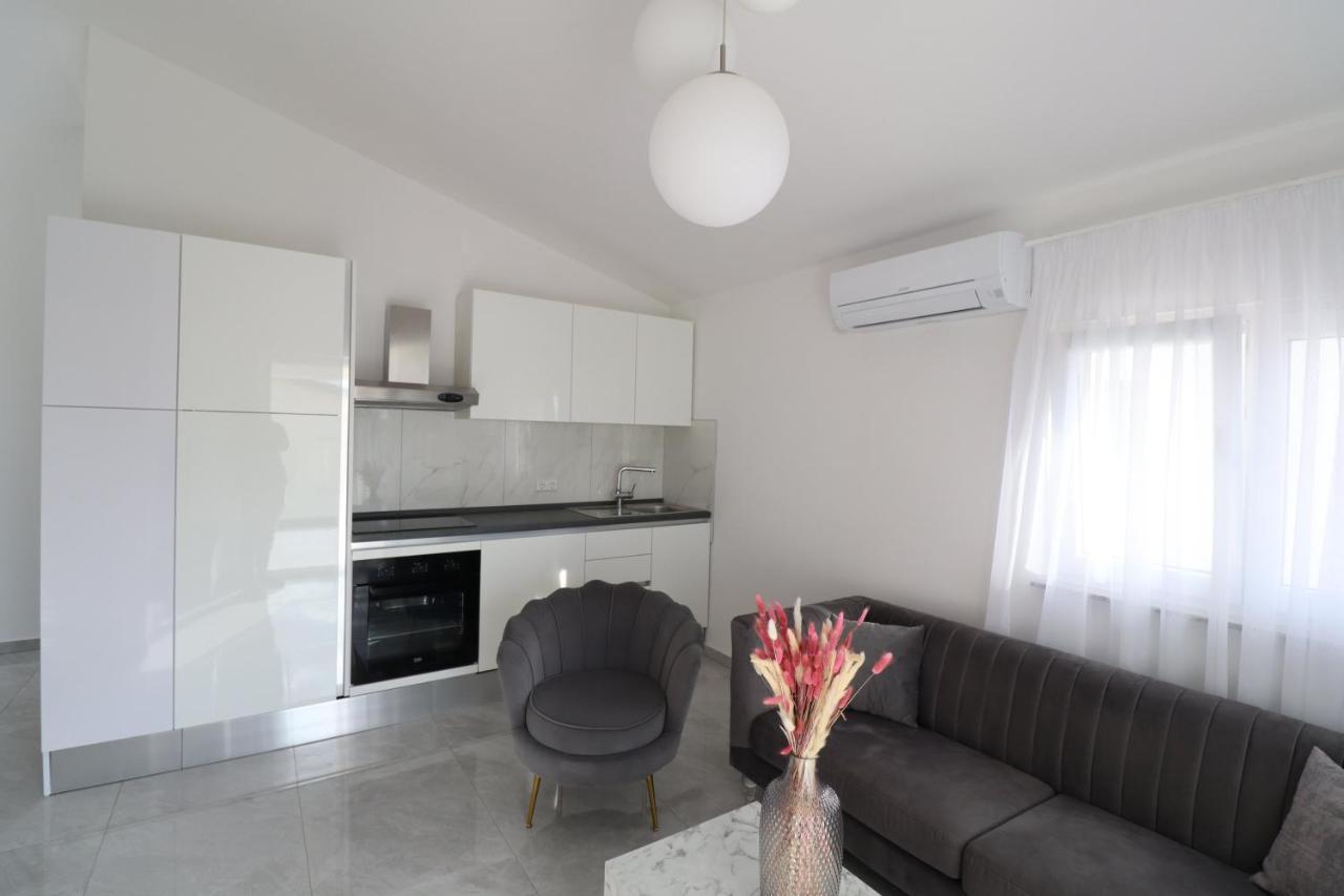 Vrsi Apartments Екстер'єр фото