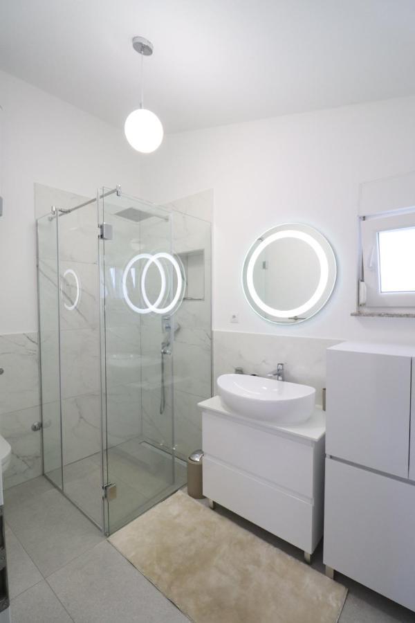 Vrsi Apartments Екстер'єр фото