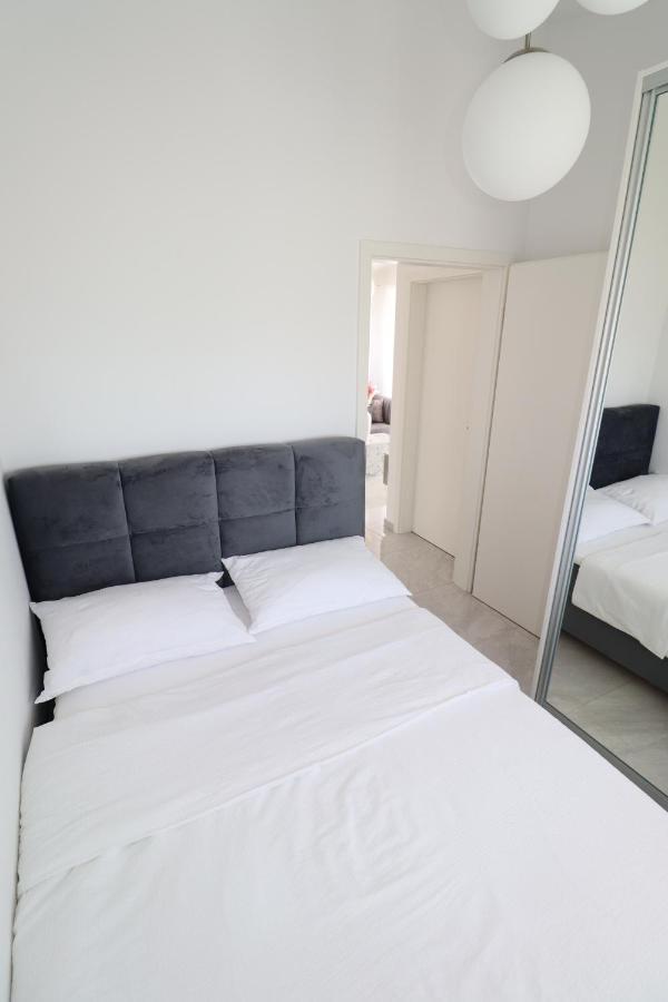Vrsi Apartments Екстер'єр фото